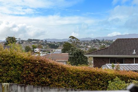 Photo of property in 20 Woodhouse Place, West Harbour, Auckland, 0618
