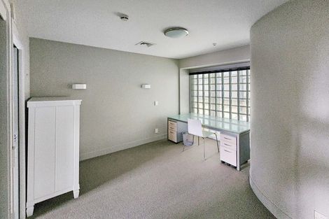 Photo of property in The Capital, 2/370 Oriental Parade, Oriental Bay, Wellington, 6011