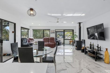 Photo of property in 15e Puriri Avenue, Orewa, 0931