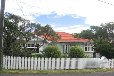 Photo of property in 10 Putnam Street, Northland, Wellington, 6012