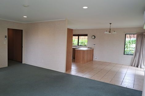 Photo of property in 9 Amery Place, West Harbour, Auckland, 0618