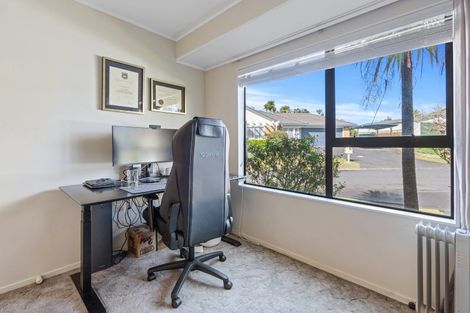 Photo of property in 9 Wyatt Place, Glendene, Auckland, 0602