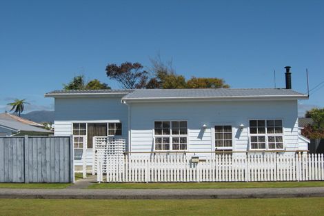 Photo of property in 32 Fonblanque Street, Westport, 7825