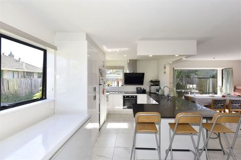 Photo of property in 2/4 Betwin Avenue, Sockburn, Christchurch, 8042