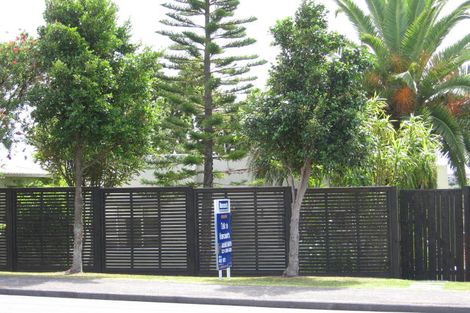 Photo of property in 2/58 Target Road, Totara Vale, Auckland, 0629