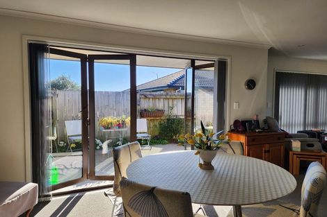 Photo of property in 21 Rainey Crescent, Papamoa Beach, Papamoa, 3118