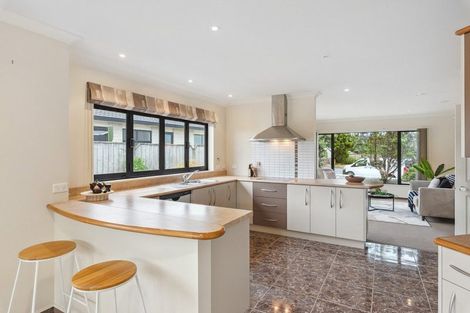 Photo of property in 26 Quadrant Heights, Paraparaumu, 5032