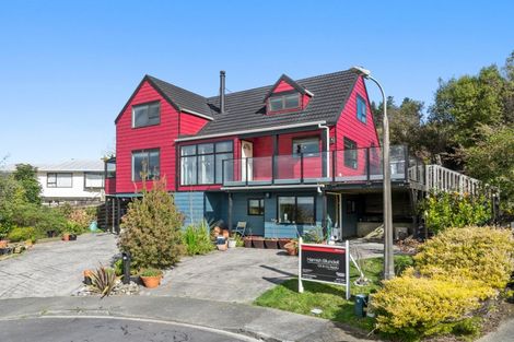 Photo of property in 12 Roman Close, Silverstream, Upper Hutt, 5019