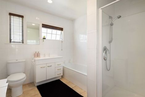 Photo of property in 16 Anakiwa Place, Milford, Auckland, 0620