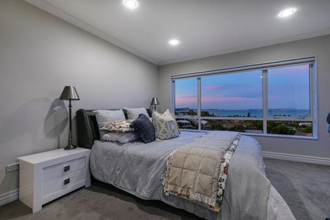 Photo of property in 188 Whangaparaoa Road, Red Beach, 0932