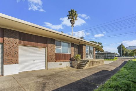 Photo of property in 1/69 Hepburn Road, Glendene, Auckland, 0602
