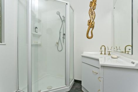 Photo of property in 3a Manon Crescent, Greenhithe, Auckland, 0632