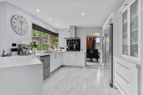 Photo of property in 2 Fernwater Place, Flagstaff, Hamilton, 3210