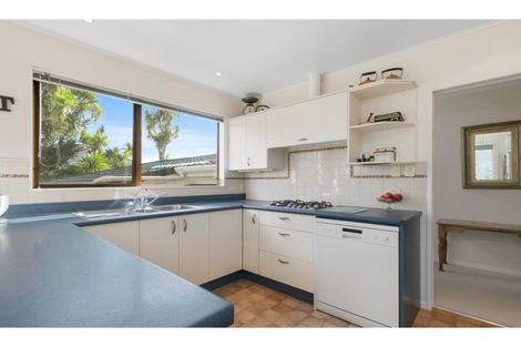 Photo of property in 13a Norton Park Avenue, Fairfield, Lower Hutt, 5011