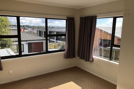Photo of property in 1/68 College Road, Northcote, Auckland, 0627