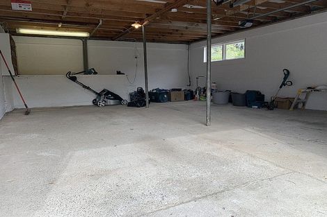 Photo of property in 15 Liston Crescent, Cockle Bay, Auckland, 2014