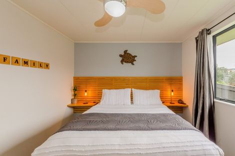 Photo of property in 11 Victor Grove, Waikanae Beach, Waikanae, 5036