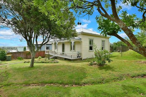 Photo of property in 14 Puriri Street, Helensville, 0800