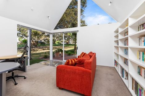 Photo of property in 25 Oakpark Place, West Harbour, Auckland, 0618