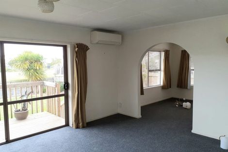 Photo of property in 2/33 Thorburn Avenue, Red Beach, 0932