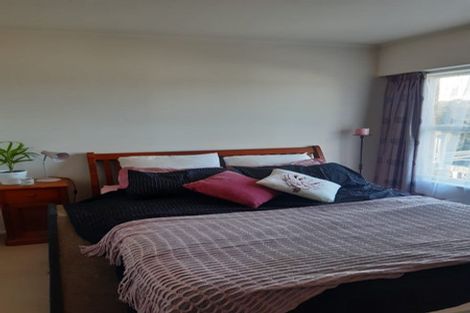 Photo of property in 2/5 Downing Street, Glenfield, Auckland, 0629