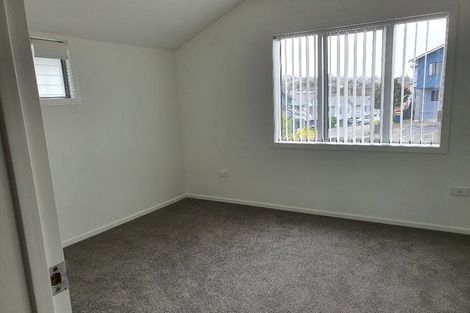 Photo of property in 9/6 John Jennings Drive, Oteha, Auckland, 0632