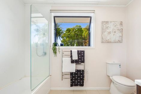 Photo of property in 43 Vodanovich Road, Te Atatu South, Auckland, 0610