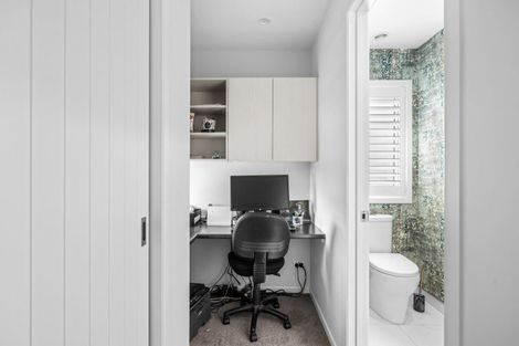 Photo of property in 341 Devonport Road, Tauranga, 3110