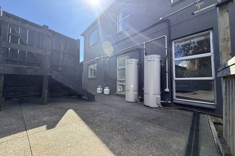 Photo of property in 2/7 Alston Avenue, Kelston, Auckland, 0602