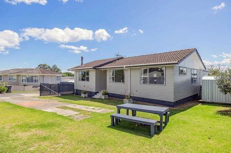 Photo of property in 52 Hobart Crescent, Wattle Downs, Auckland, 2103