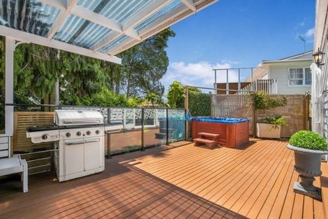 Photo of property in 70 Grande Vue Road, Hillpark, Auckland, 2102