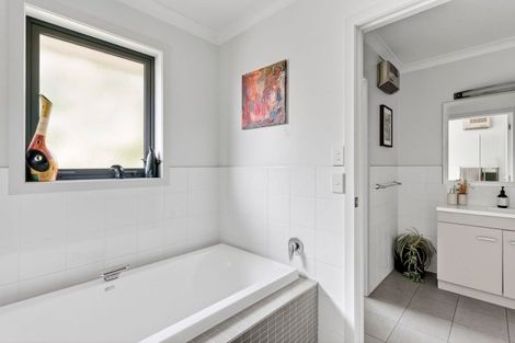 Photo of property in 24 Honiss Place, Cambridge, 3434