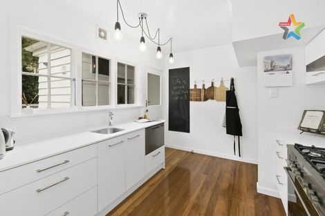 Photo of property in 4a Taumaru Avenue, Lowry Bay, Lower Hutt, 5013