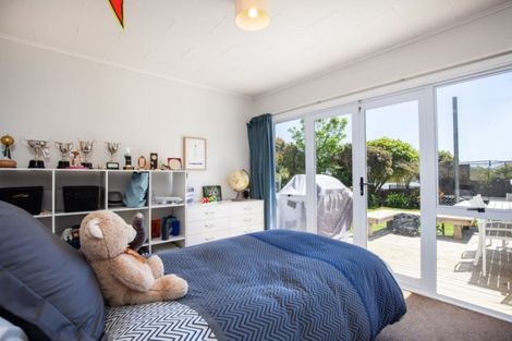 Photo of property in 10 Strandon Place, Strandon, New Plymouth, 4312