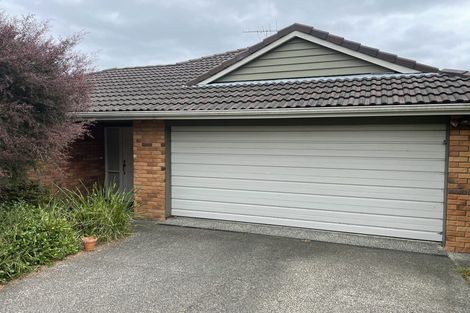 Photo of property in 4 Ravine Lane, Oteha, Auckland, 0632