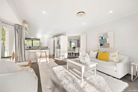 Photo of property in 6 Orohena Close, Northpark, Auckland, 2013