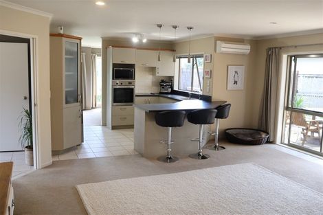 Photo of property in 17 Cranmer Close, Rototuna North, Hamilton, 3210