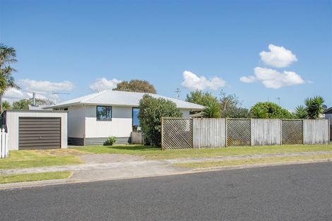 Photo of property in 5 Longstead Avenue, Papamoa Beach, Papamoa, 3118