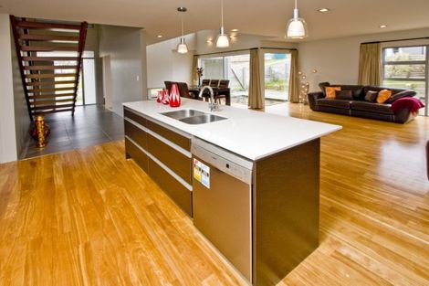 Photo of property in 3 Harrowglen Drive, Northcross, Auckland, 0632