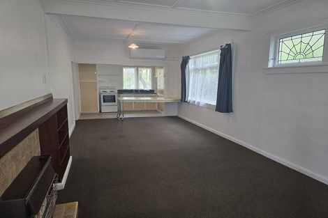 Photo of property in 2 Cambridge Street, Gonville, Whanganui, 4501