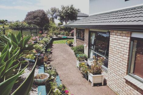 Photo of property in 9 San Fernando Way, Henderson, Auckland, 0612