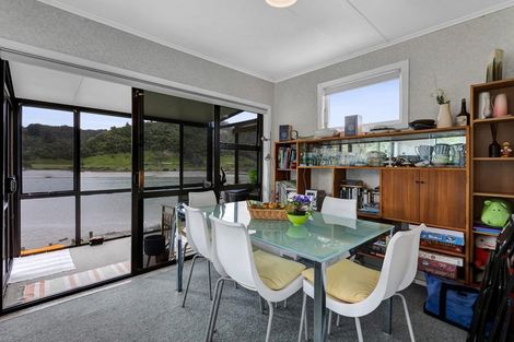 Photo of property in 21 Hills Road, Tongaporutu, Urenui, 4378