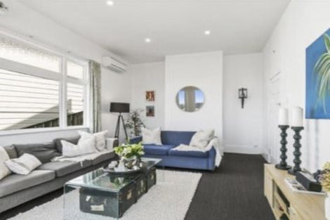 Photo of property in 112 Kelburn Parade, Kelburn, Wellington, 6012