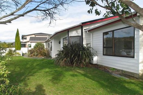 Photo of property in 32 James Cook Drive, Whitby, Porirua, 5024