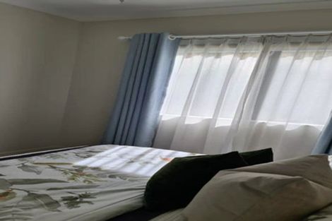 Photo of property in 65 Masons Road, Oteha, Auckland, 0632