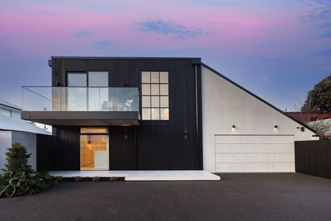 Photo of property in 8a Beachville Road, Redcliffs, Christchurch, 8081