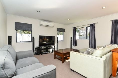 Photo of property in 35 Whitney Place, Rototuna North, Hamilton, 3210