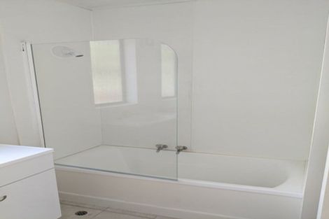 Photo of property in 60 Lavelle Road, Henderson, Auckland, 0612