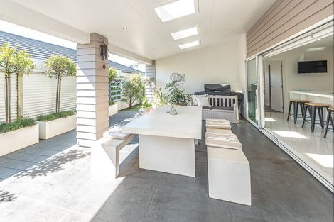 Photo of property in 16 Egmont Street, Patea, 4520