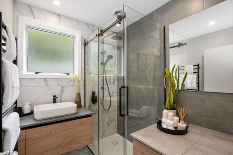 Photo of property in 2 Evergreen Place, Sunshine Bay, Queenstown, 9300